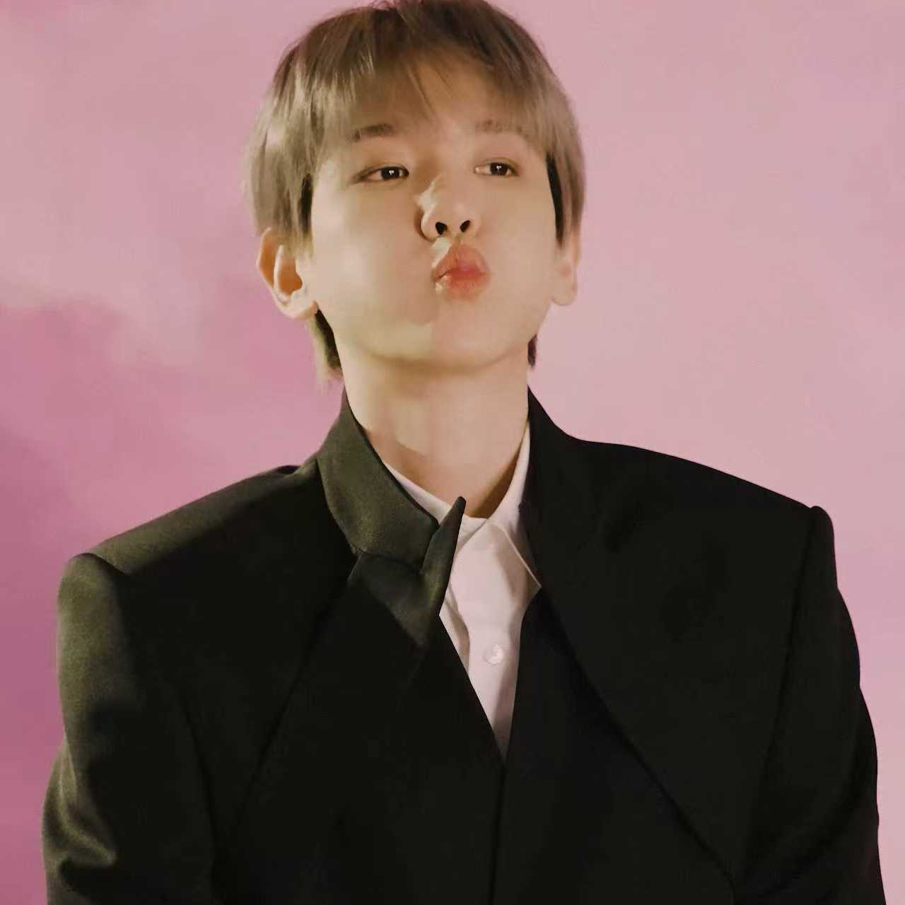 ベクヒョン (EXO)の最新写真