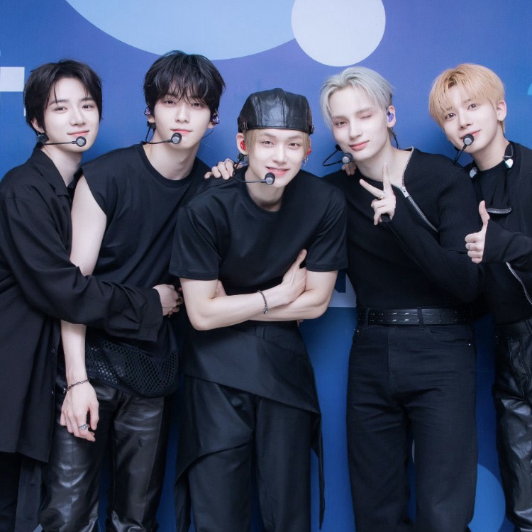 Momen yang diabadikan oleh penggemar TOMORROW X TOGETHER