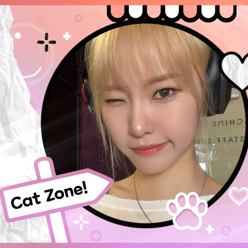 A moment captured by Monday (Weeekly)'s fan