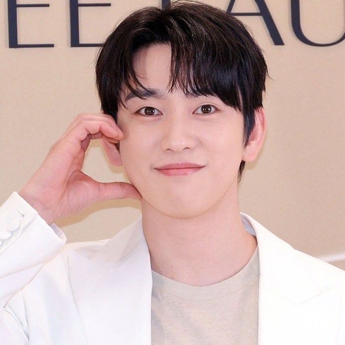 Potret di balik layar Jinyoung (GOT7)