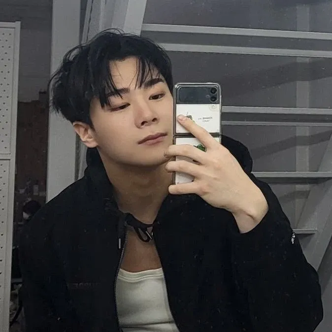 Behind-the-scenes cut of Moonbin (ASTRO)