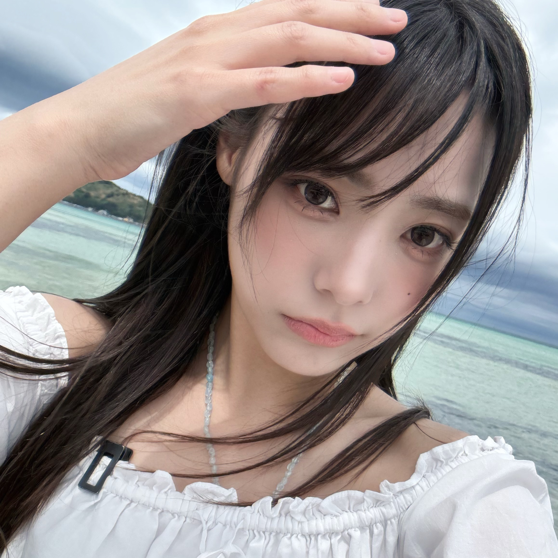 Recent activity shot of Siyeon (QWER)
