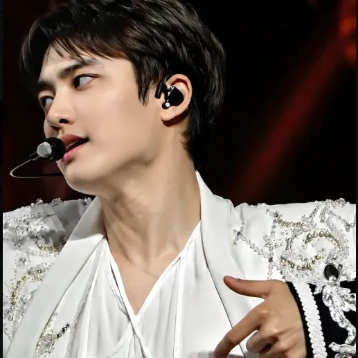 디오 (EXO)의 최신 사진
