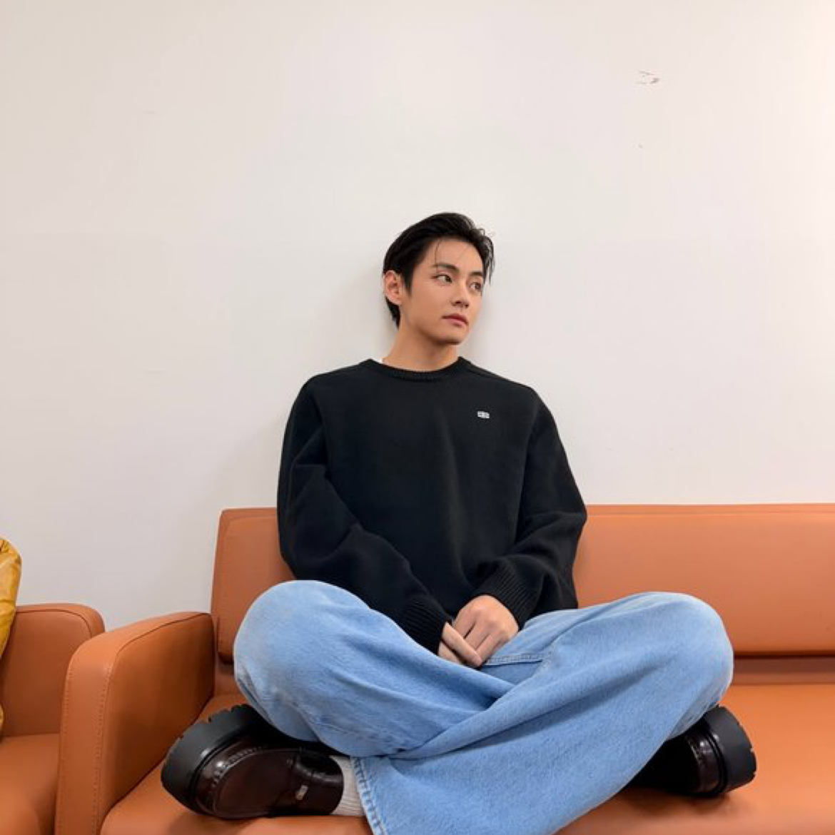 Foto aktivitas terbaru V (BTS)