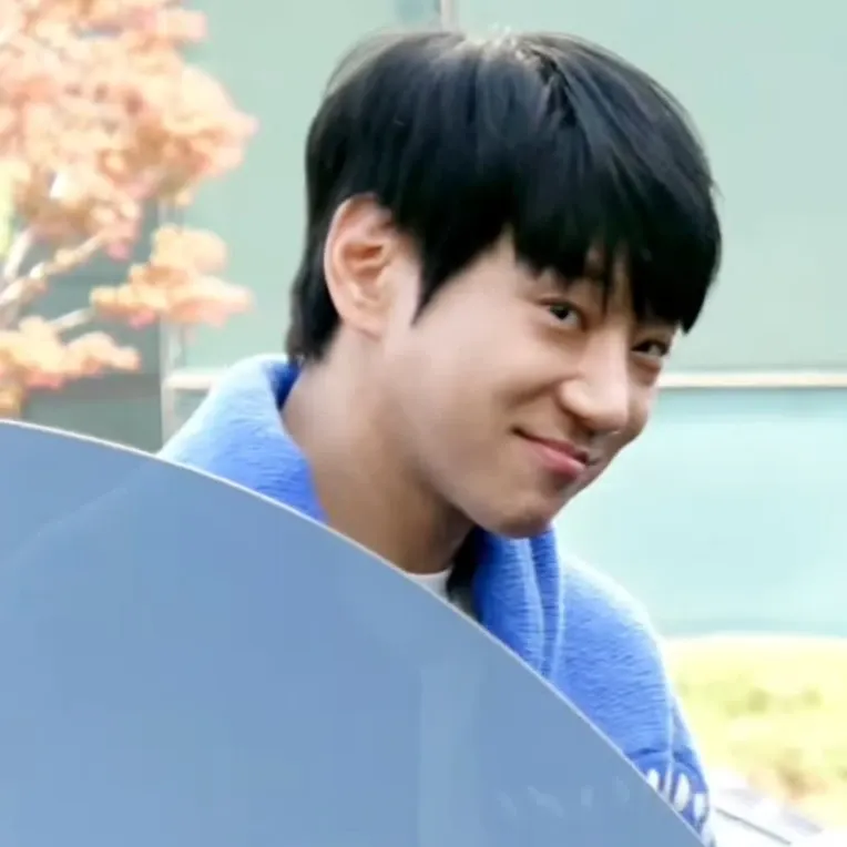 A moment captured by Hwang Chiyeol's fan