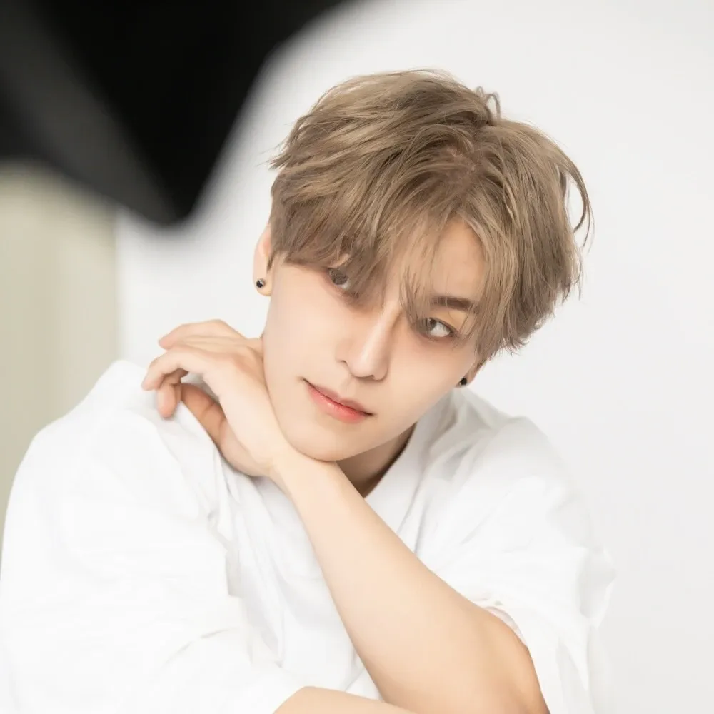 Behind-the-scenes cut of He Xinlong (ALPHA DRIVE ONE)