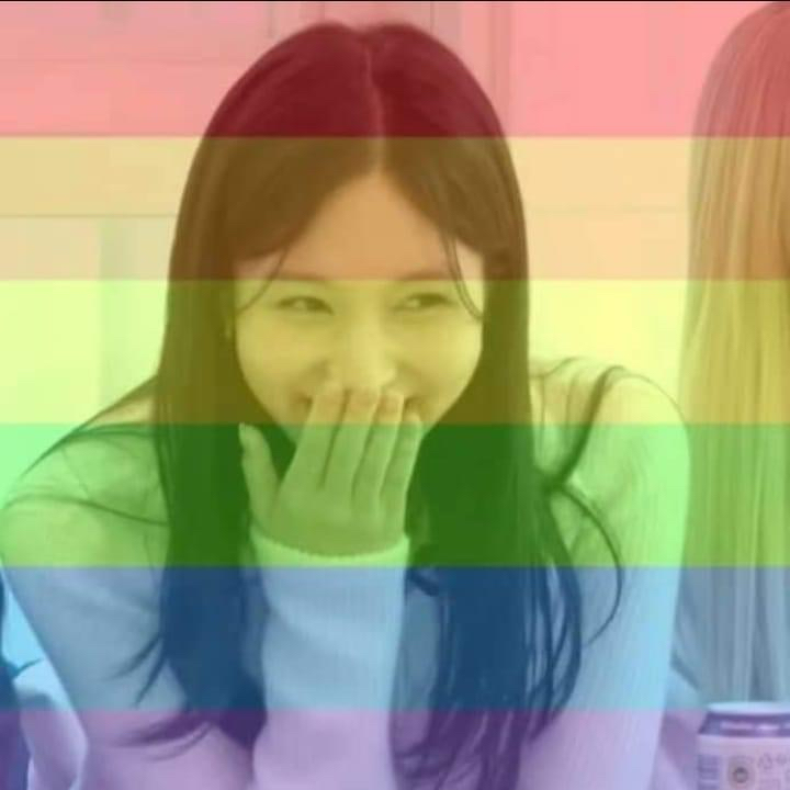 Behind-the-scenes cut of TWICE