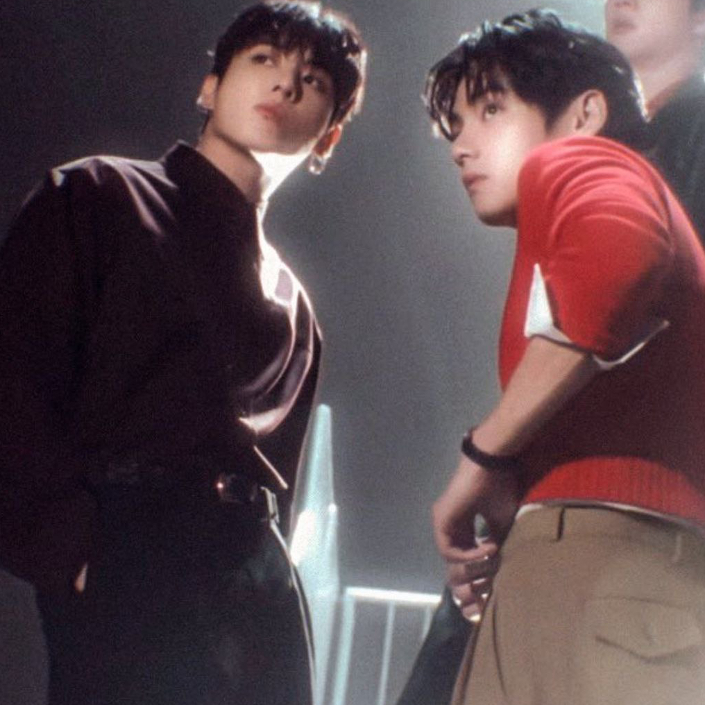 V (防彈少年團)的最新照片