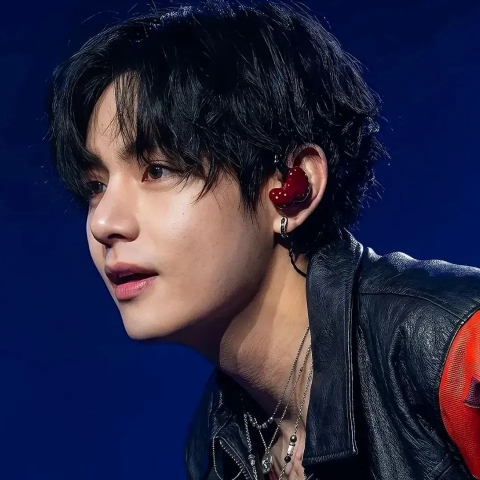 Latest photo of V (BTS)