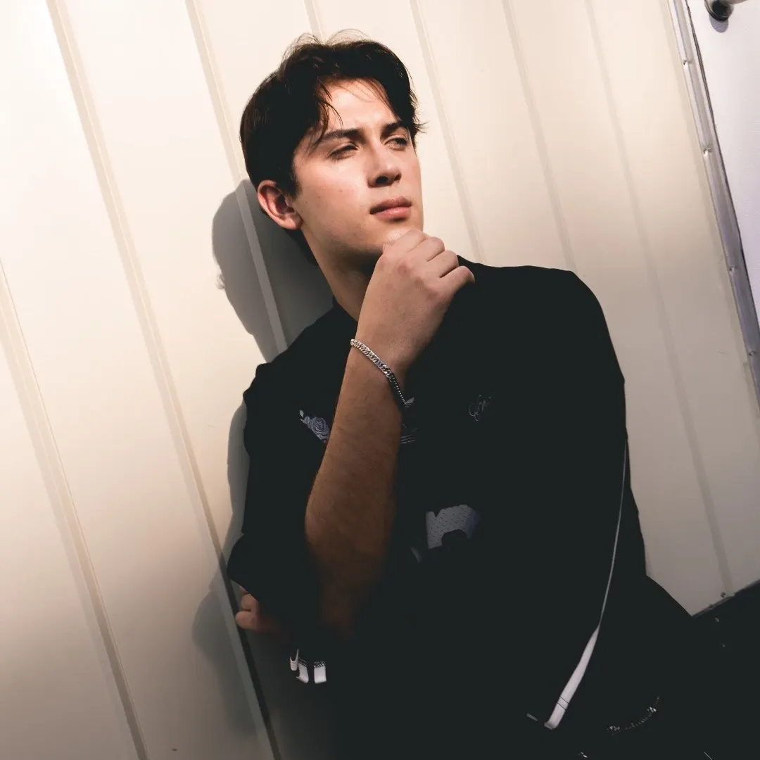 Today’s hot picks from the 알레한드로 (SANTOS BRAVOS) community