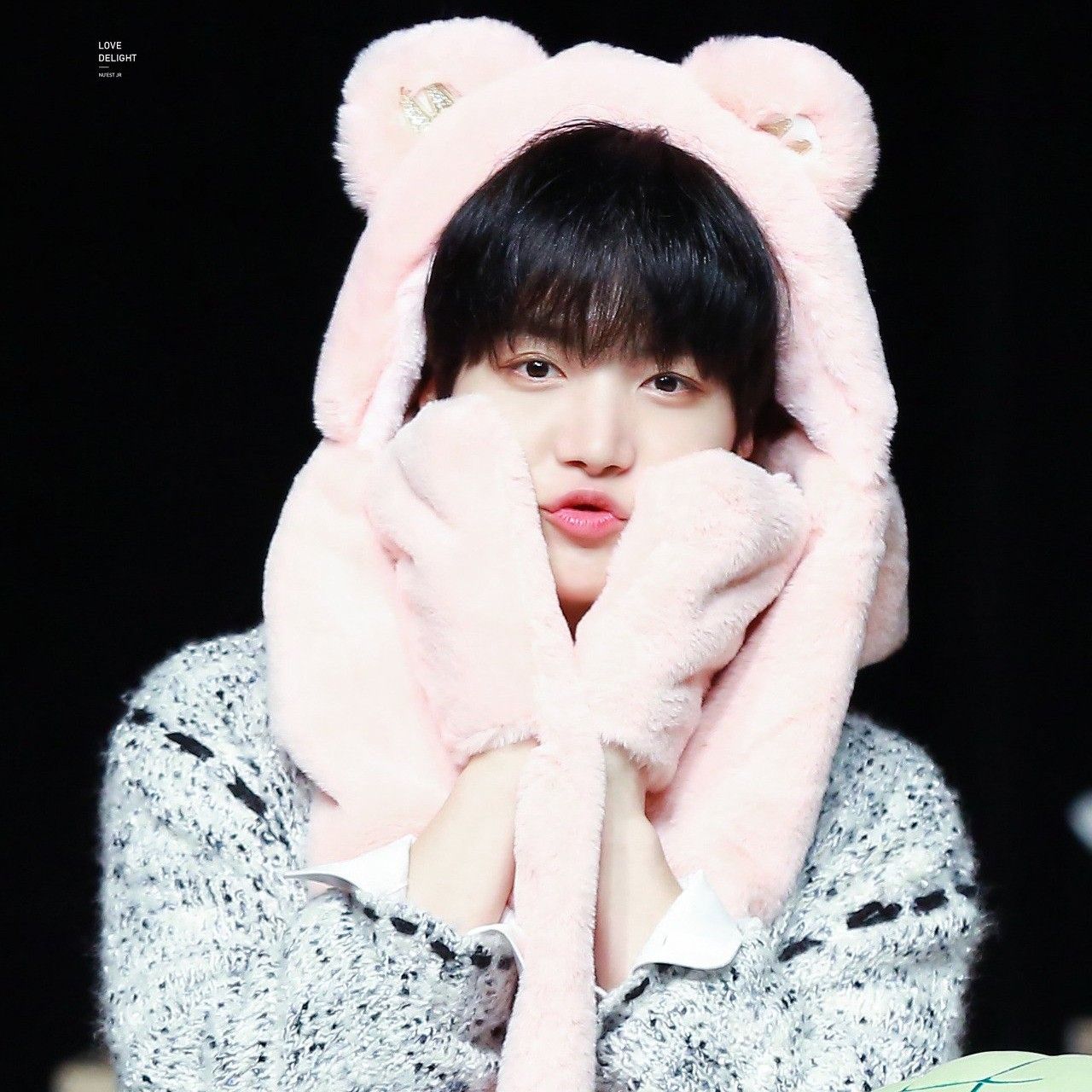 A moment captured by Kim Jonghyeon's fan