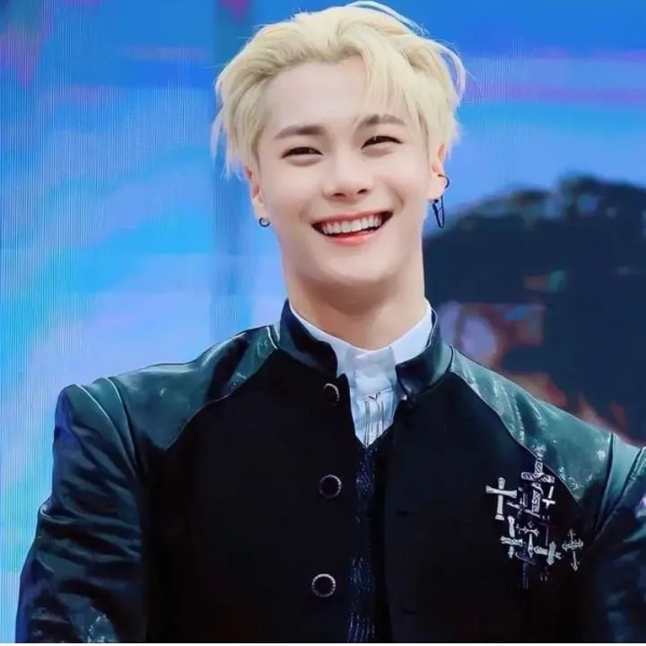 A moment captured by Moonbin (ASTRO)'s fan