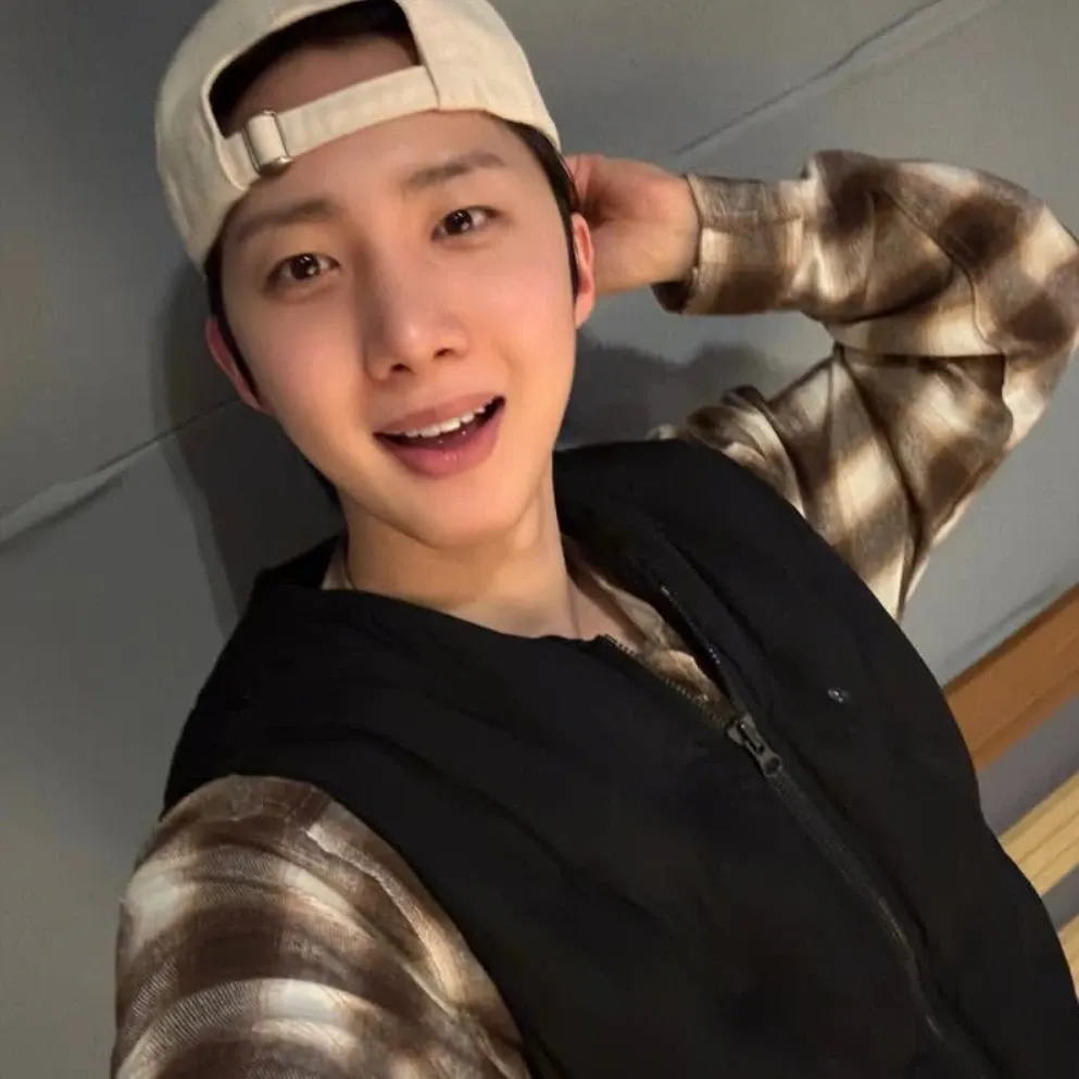 Behind-the-scenes cut of Hui (PENTAGON)