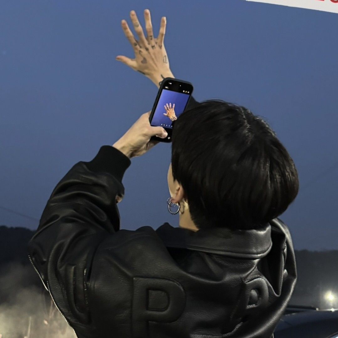 A moment captured by Jungkook (BTS)'s fan