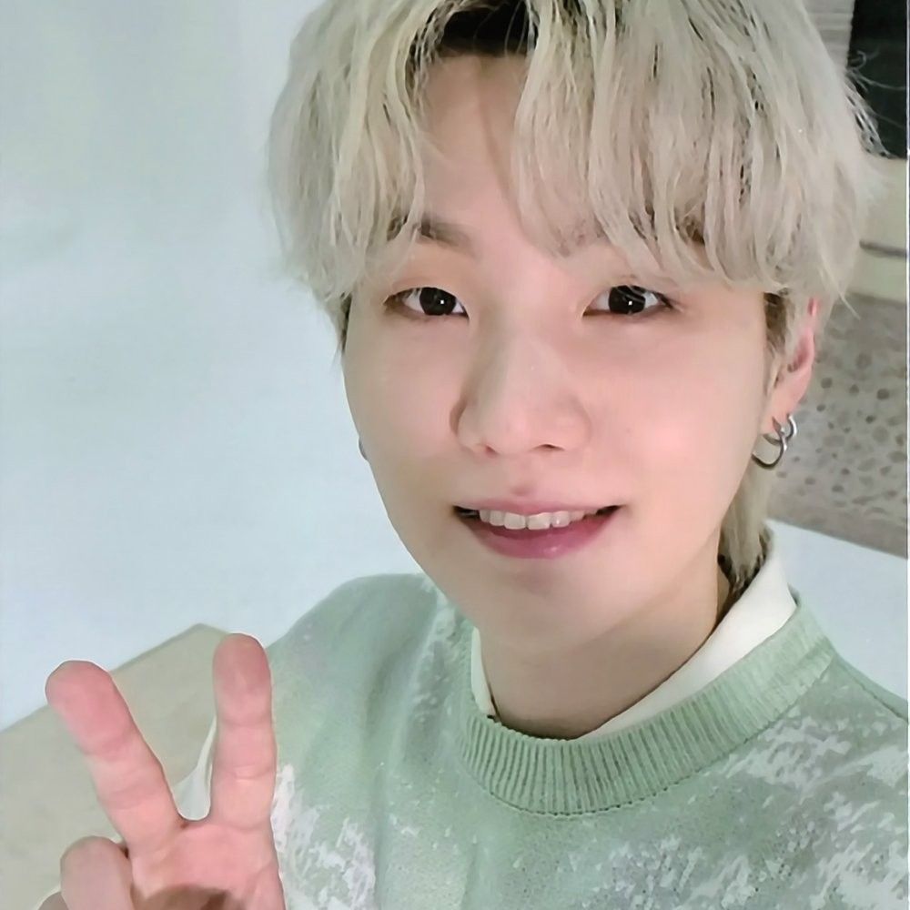 Foto terbaru SUGA (BTS)