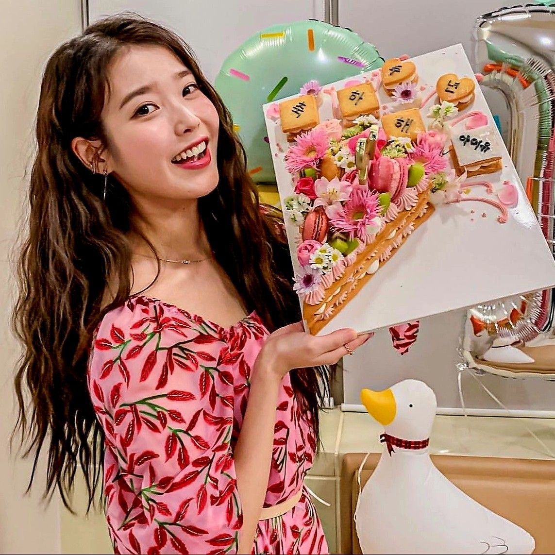 아이유 최근 활동샷