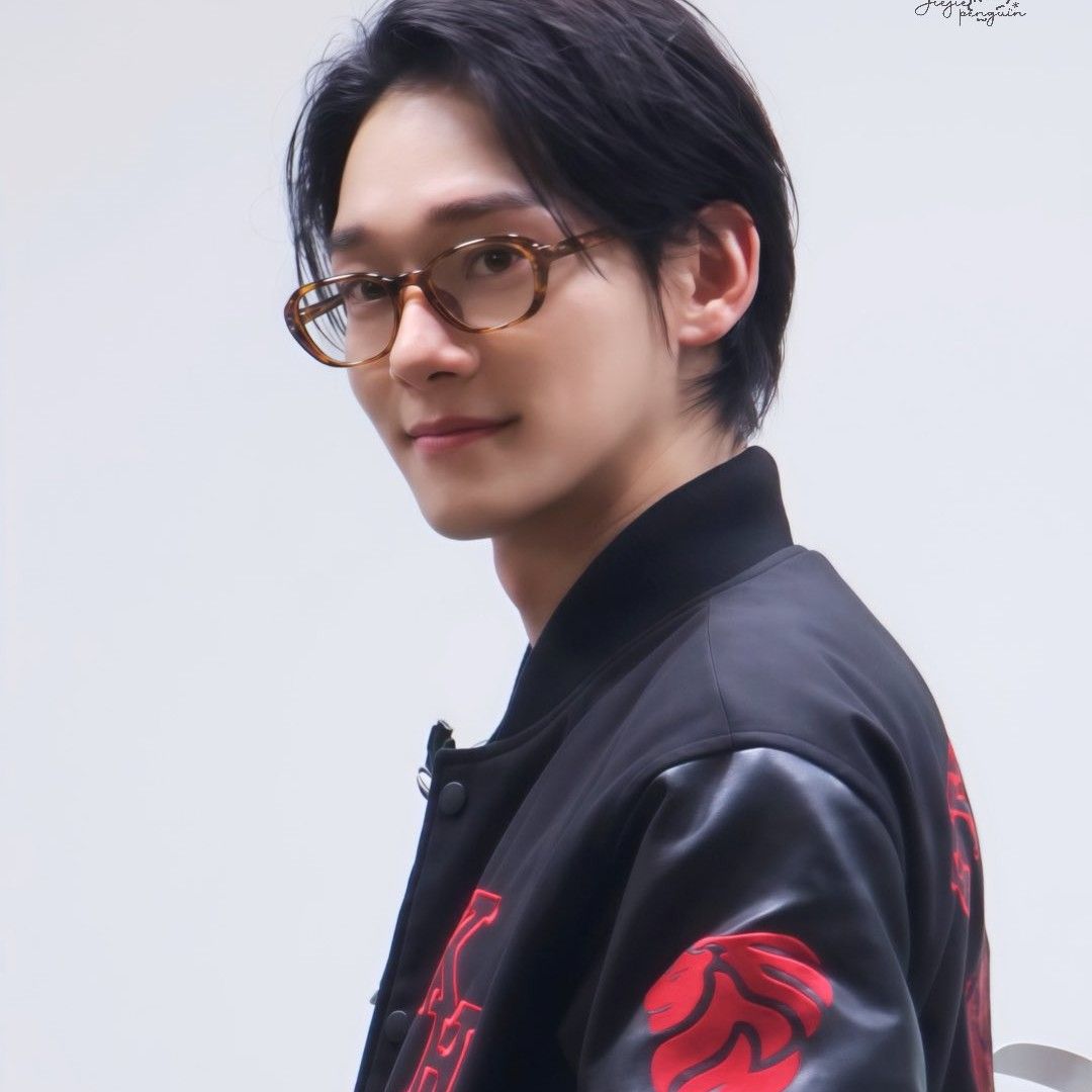 Behind-the-scenes cut of Chen (EXO)