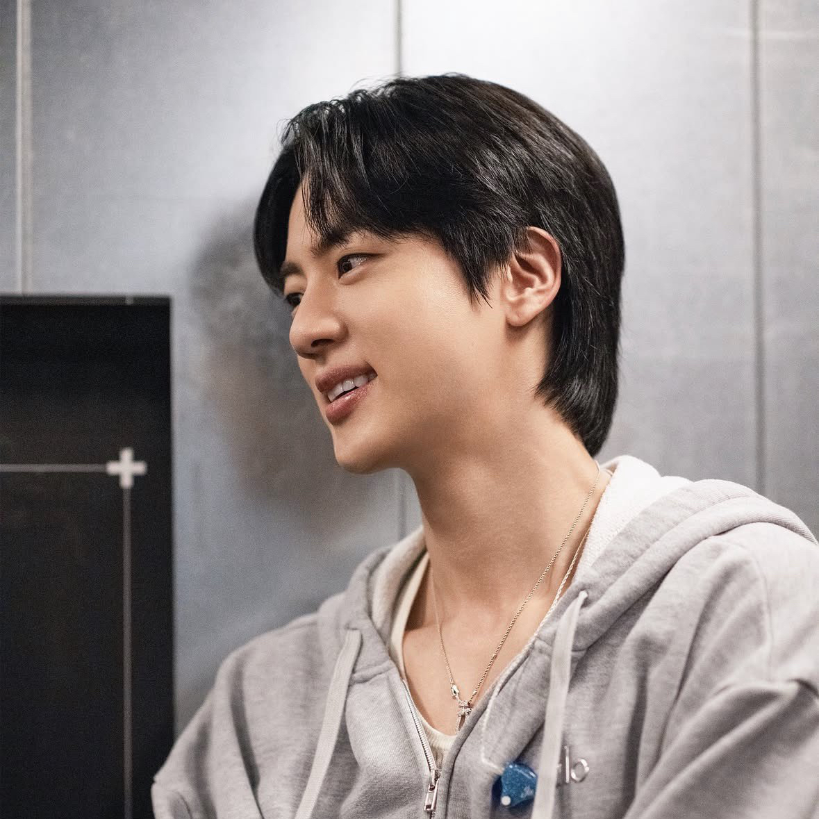 Foto aktivitas terbaru Jin (BTS)