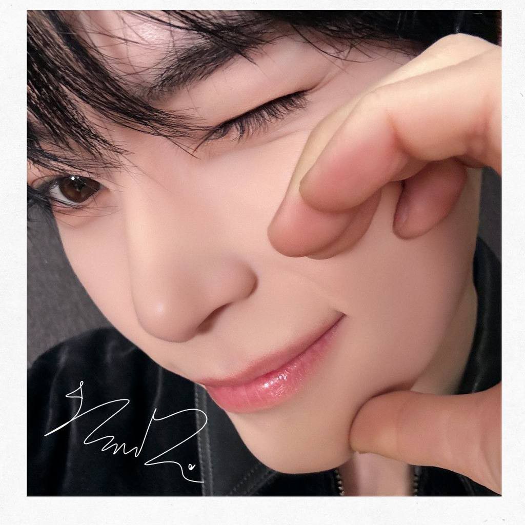 Latest photo of Sung Hanbin (ZEROBASEONE)