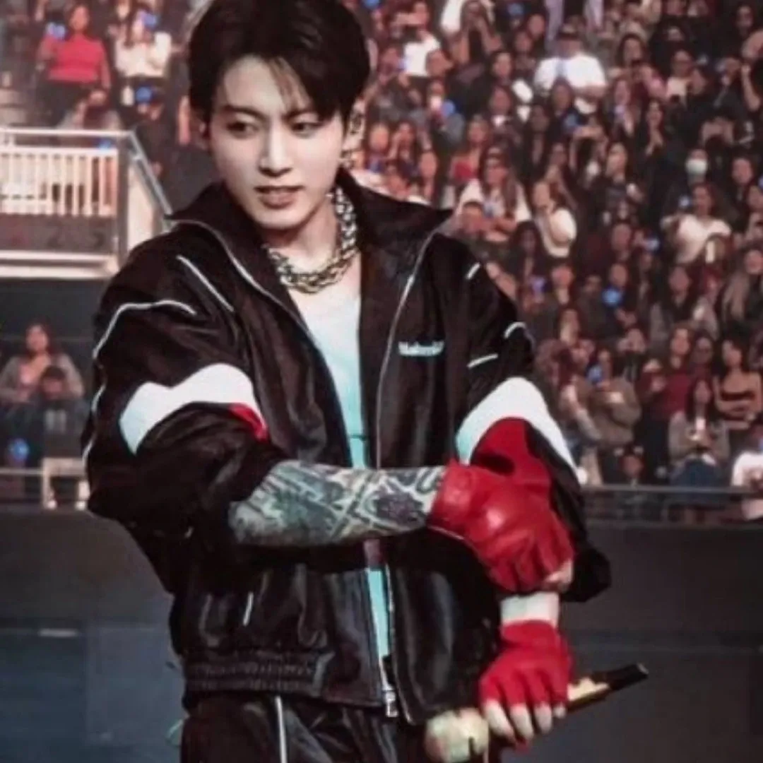 Foto aktivitas terbaru Jungkook (BTS)
