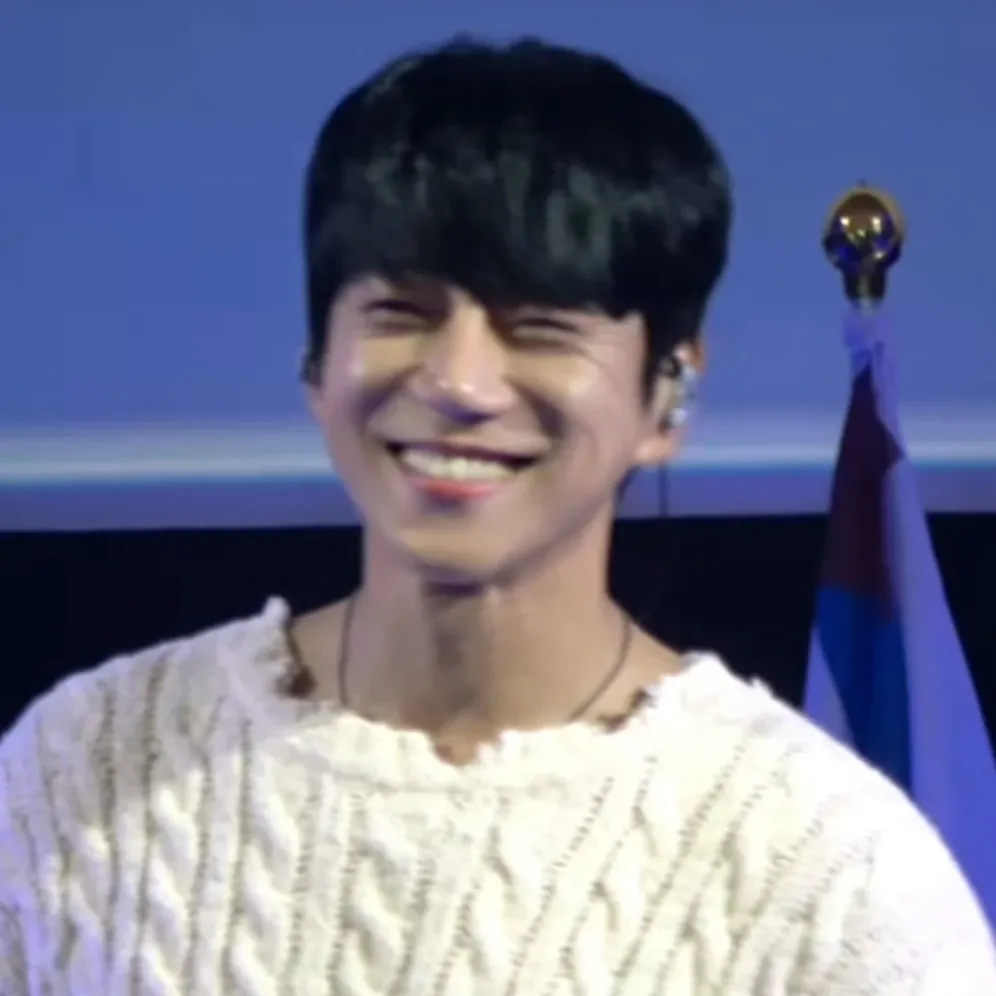 Recent activity shot of Hwang Chiyeol