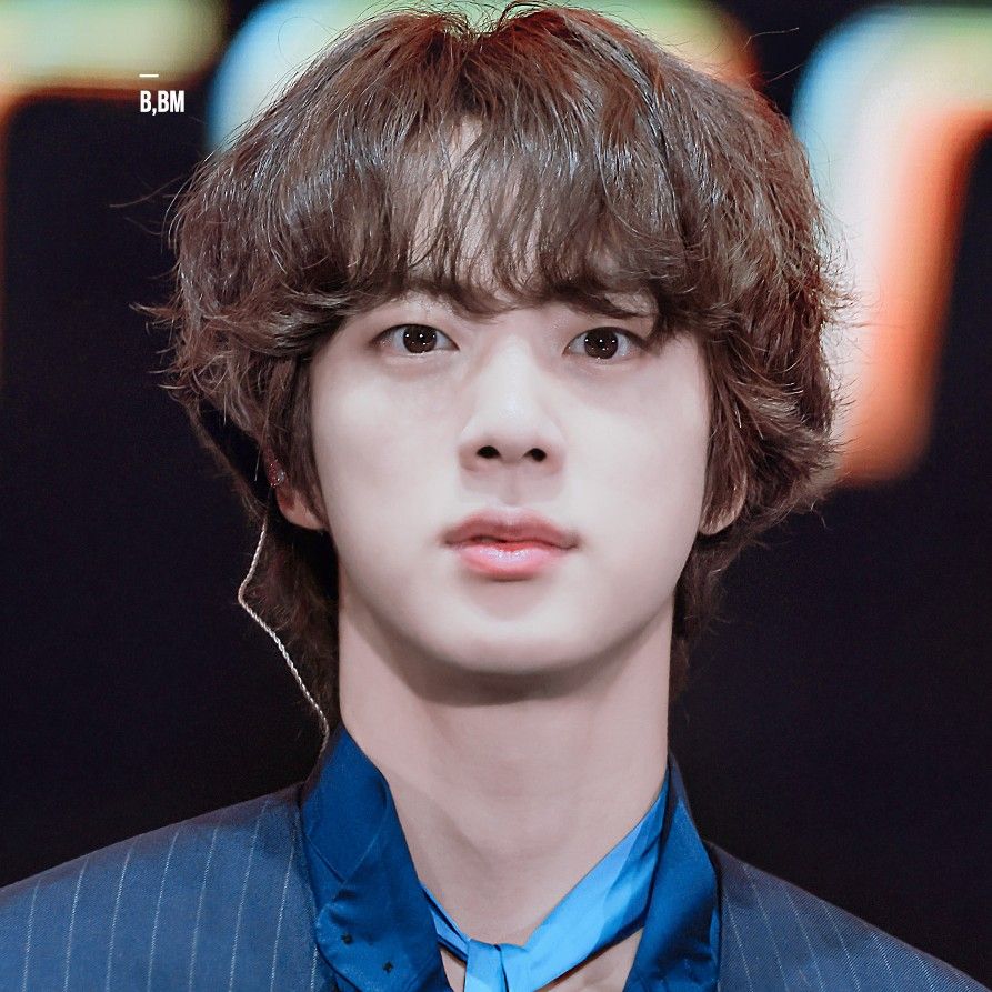 Foto aktivitas terbaru Jin (BTS)