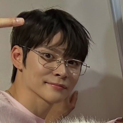 Behind-the-scenes cut of Eunseok (RIIZE)