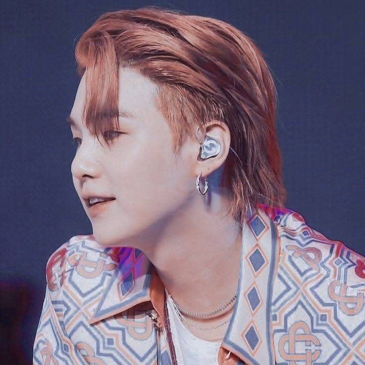 Foto aktivitas terbaru SUGA (BTS)