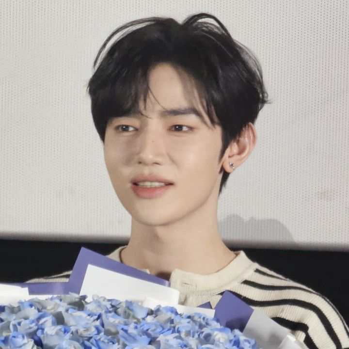 A moment captured by Zhang Hao (ZEROBASEONE)'s fan