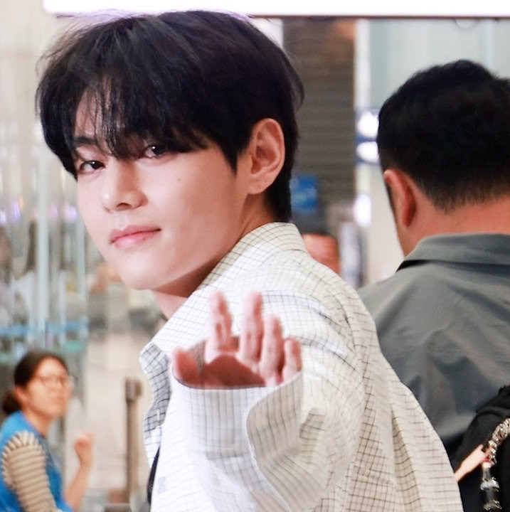 뷔 (방탄소년단) 최근 활동샷