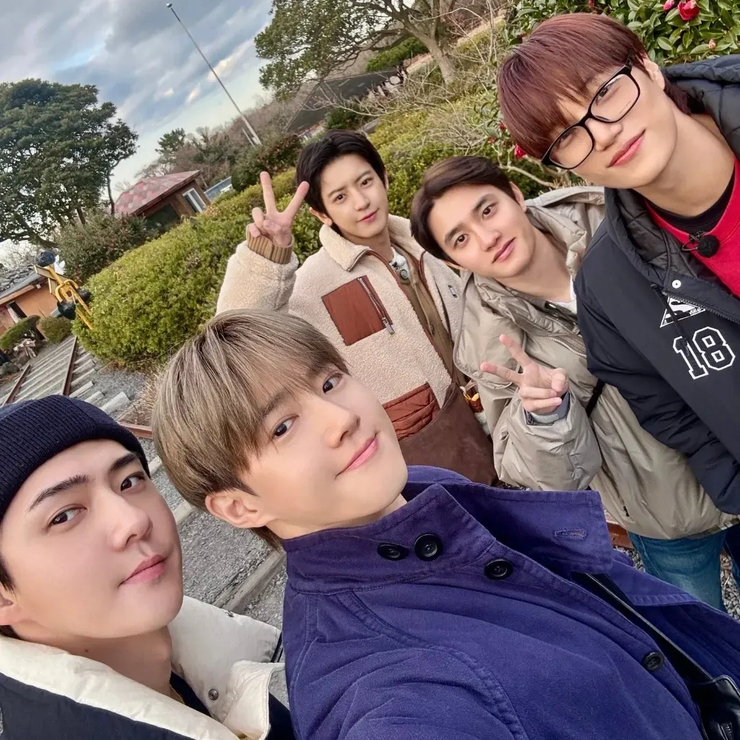 Behind-the-scenes cut of EXO