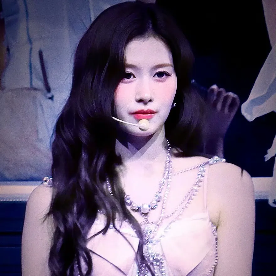 사나 (TWICE)의 최신 사진