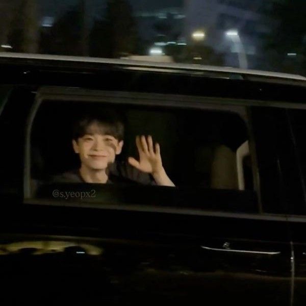 Behind-the-scenes cut of Shin Yechan (LUCY)