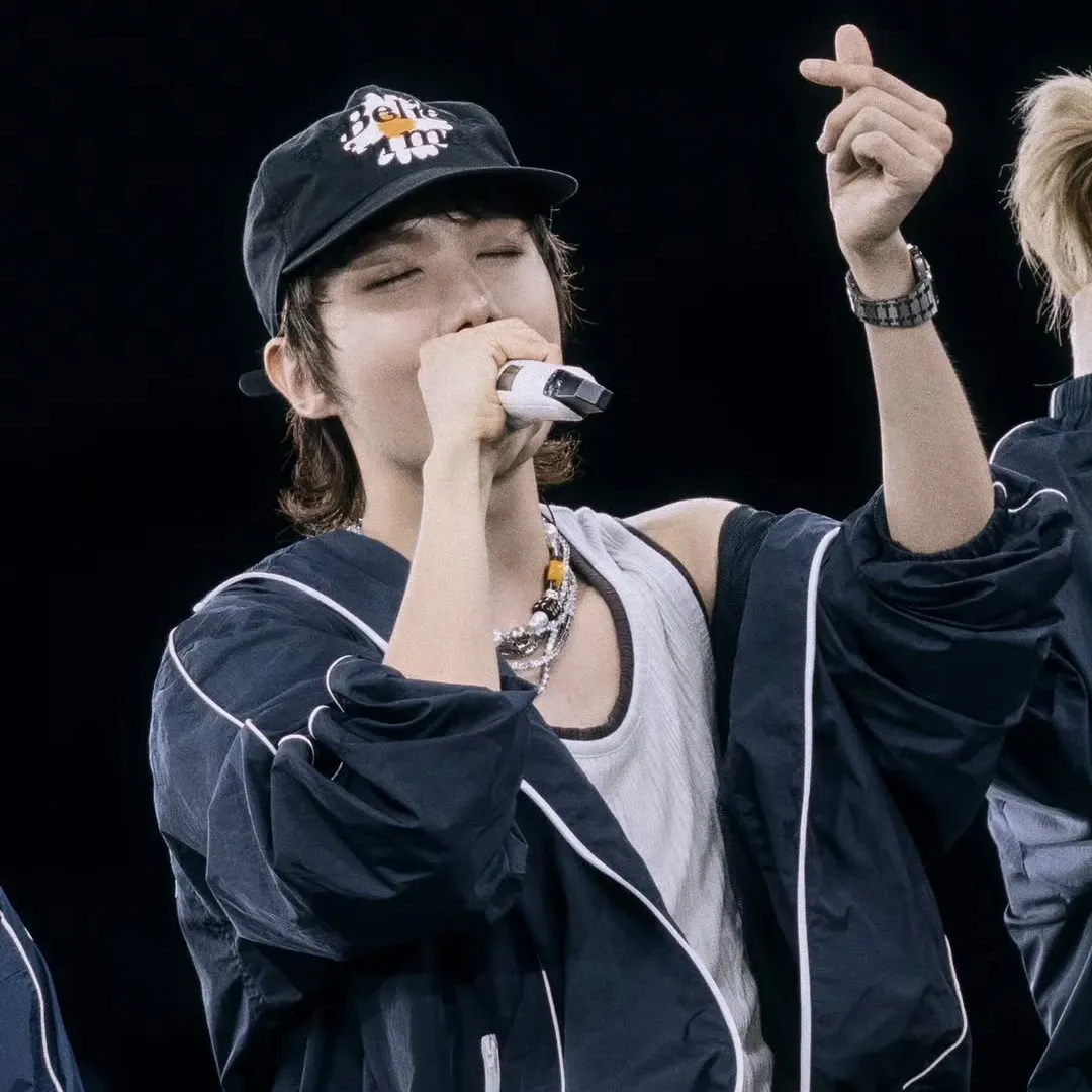 Foto terbaru j-hope (BTS)