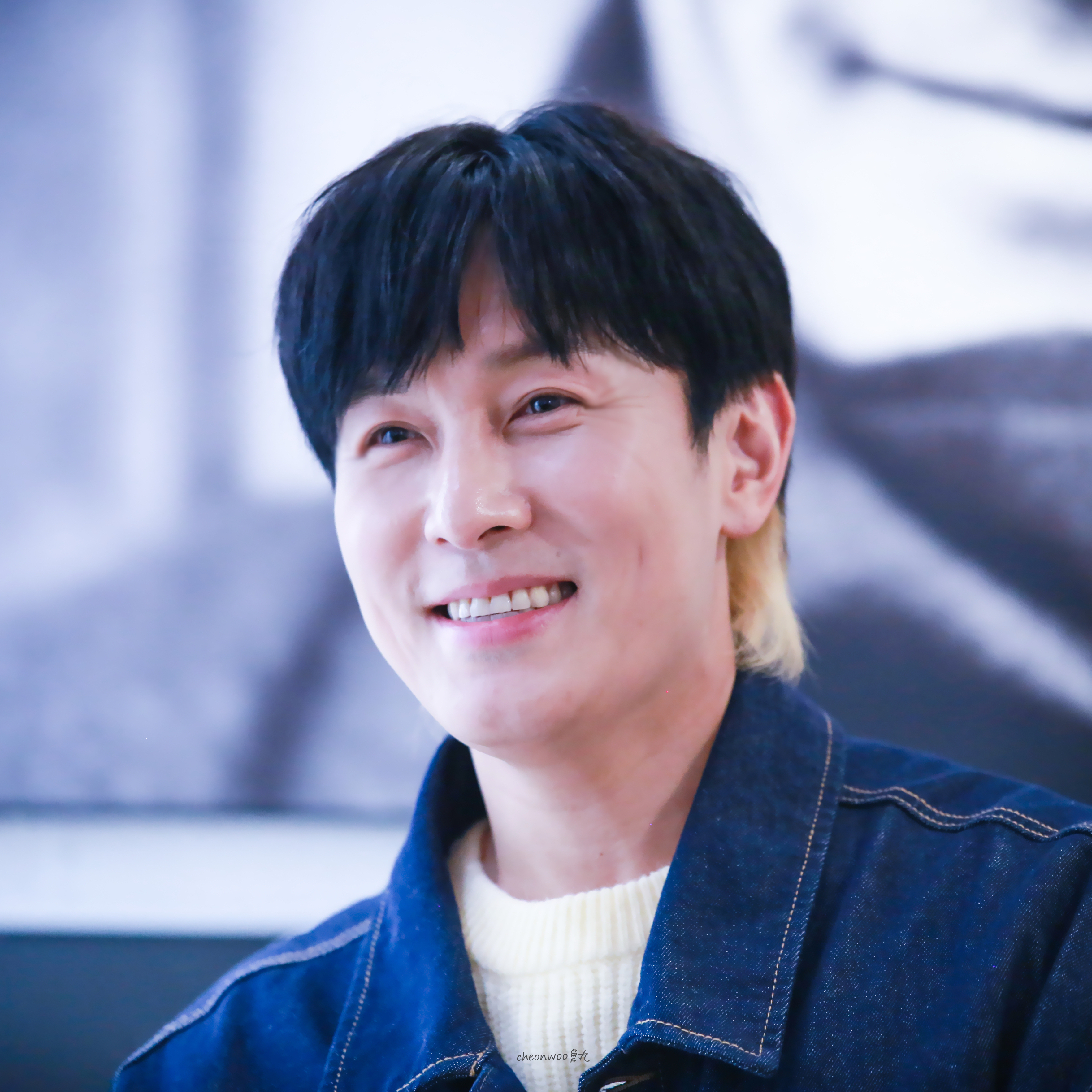 Momen yang diabadikan oleh penggemar Kim Dongwan (SHINHWA)