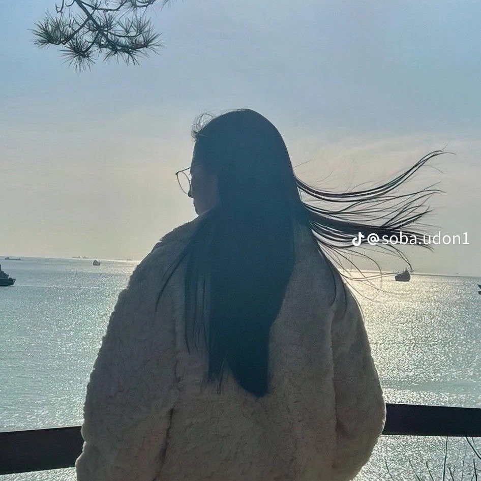 Momen yang diabadikan oleh penggemar Mina (TWICE)