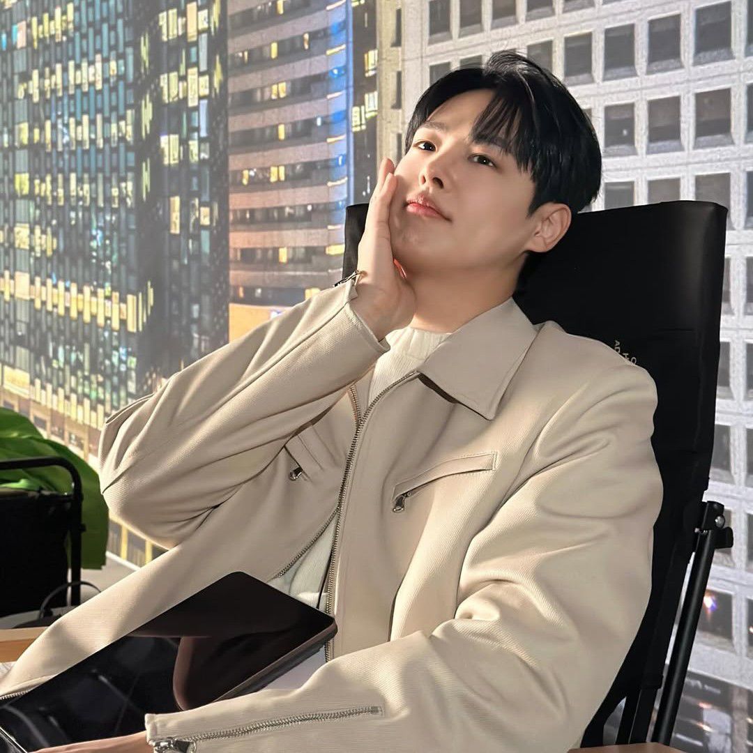 Latest photo of Choi Byungchan