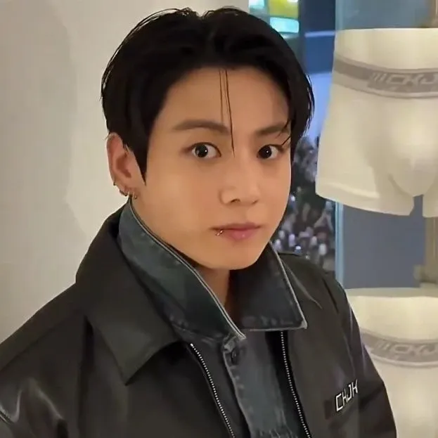 Foto aktivitas terbaru Jungkook (BTS)
