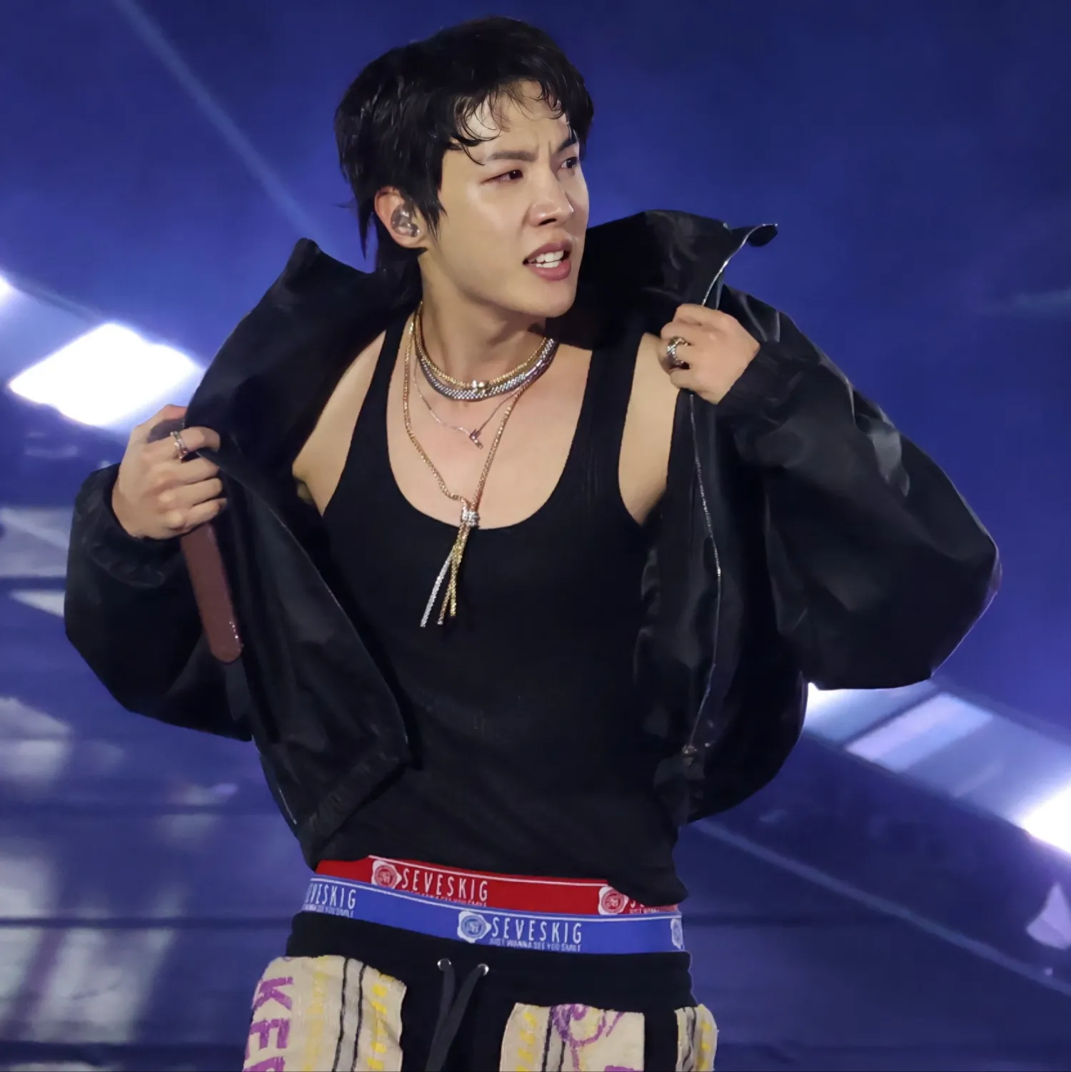 Momen yang diabadikan oleh penggemar j-hope (BTS)