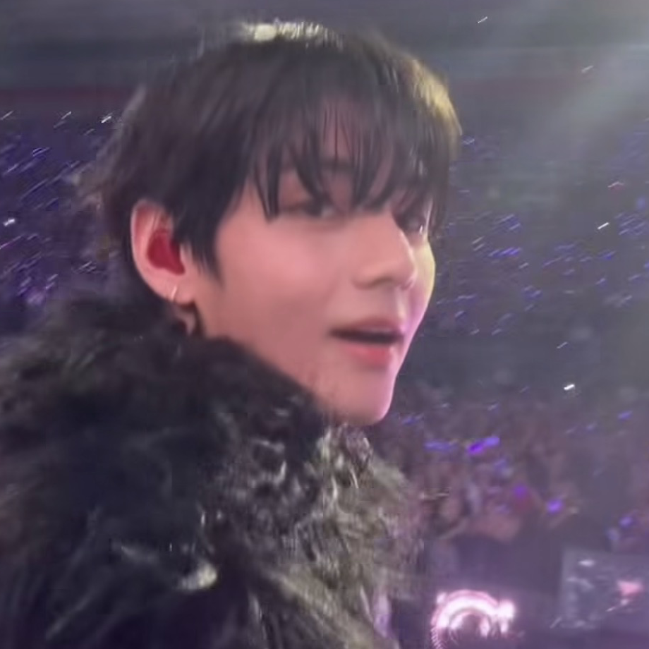 Behind-the-scenes cut of V (BTS)