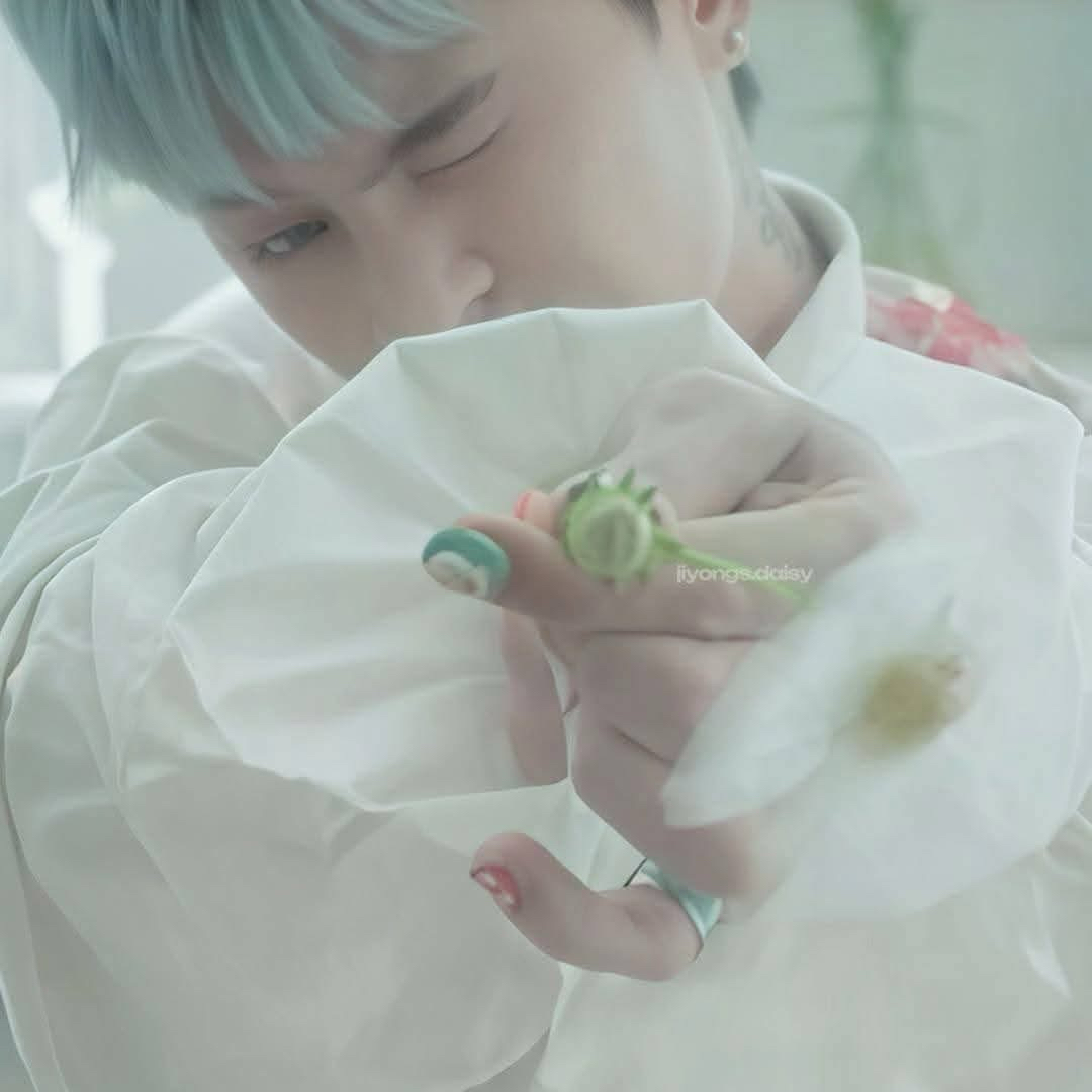 Recent activity shot of G-DRAGON (BIGBANG)