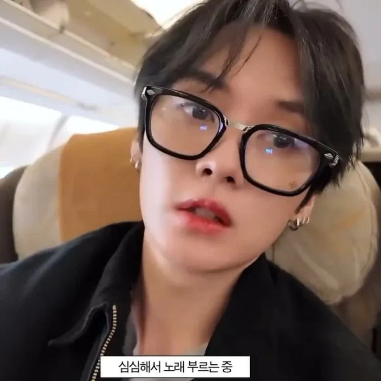 Behind-the-scenes cut of Stray Kids