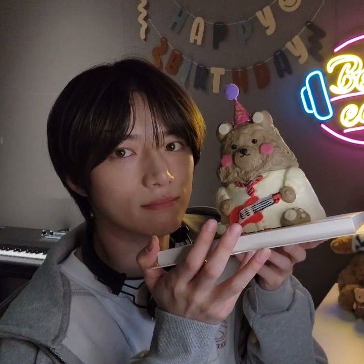 杋圭 (TOMORROW X TOGETHER)的最新活動照片