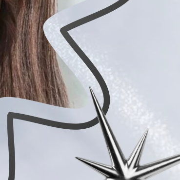 A moment captured by Monday (Weeekly)'s fan