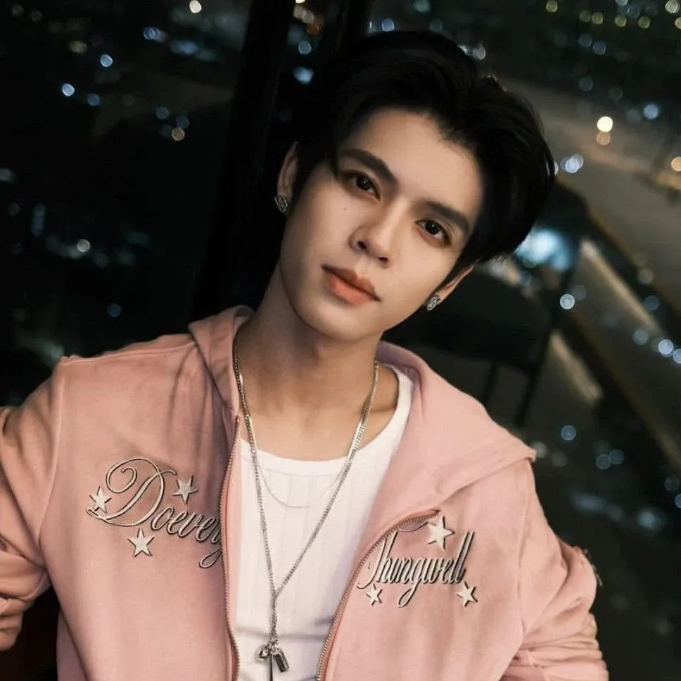 A moment captured by DORN (NexT1DE)'s fan