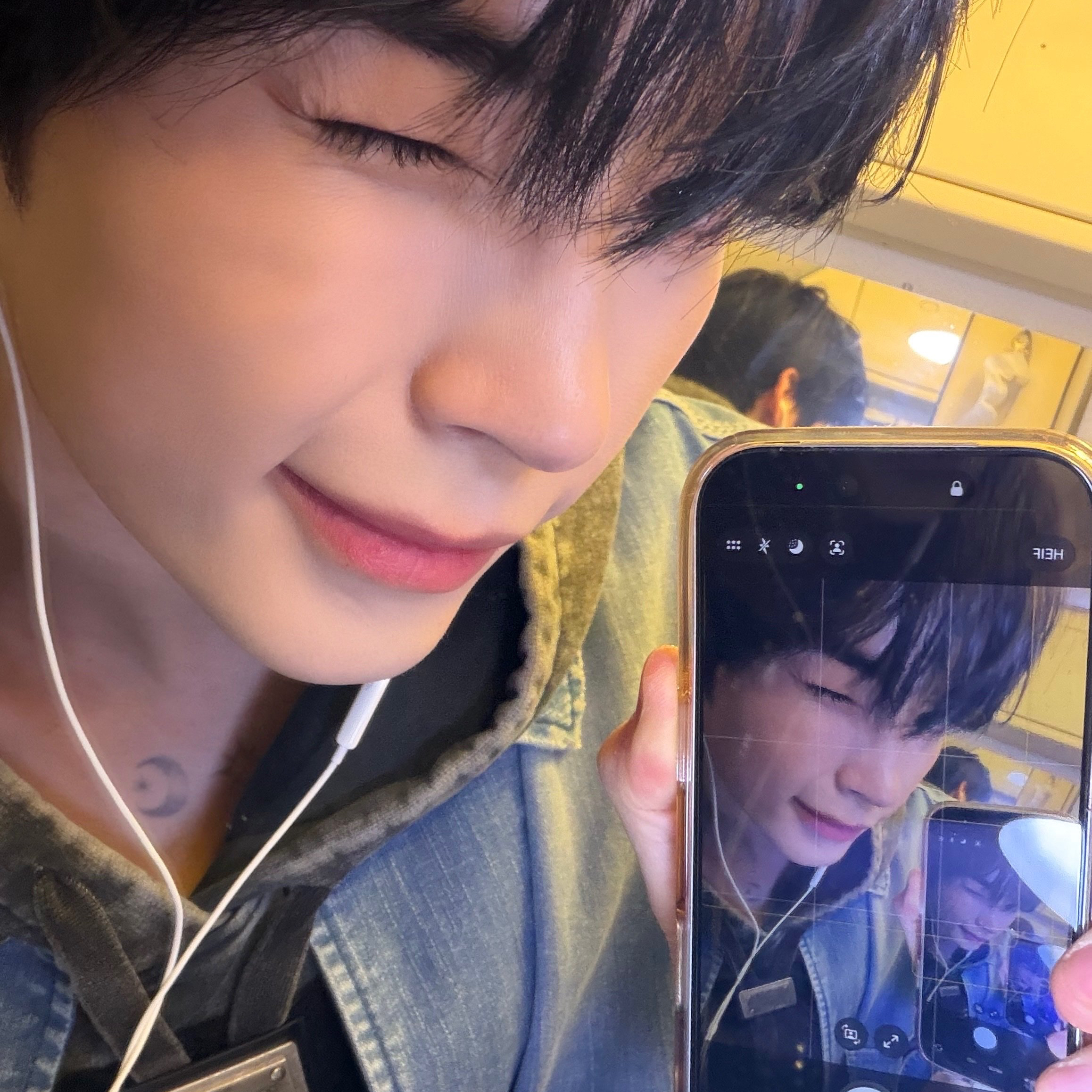 Latest photo of Sung Hanbin (ZEROBASEONE)