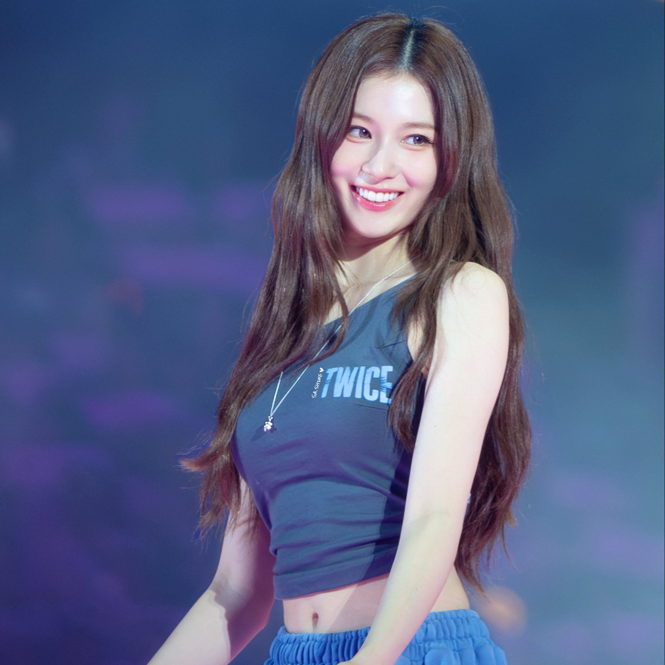 Foto aktivitas terbaru Sana (TWICE)