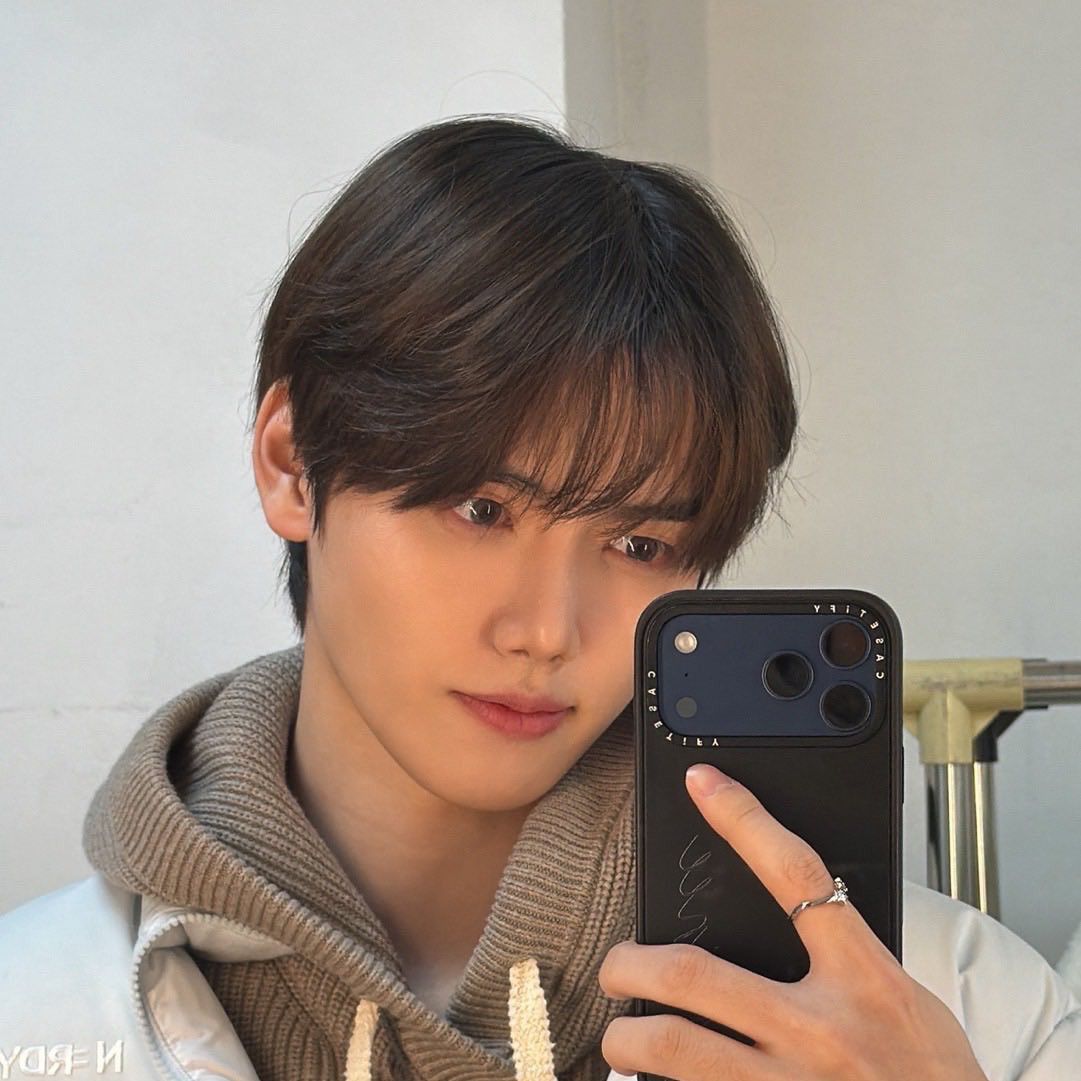 Recent activity shot of Minhee (CRAVITY)