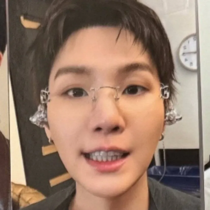 Foto terbaru SUGA (BTS)
