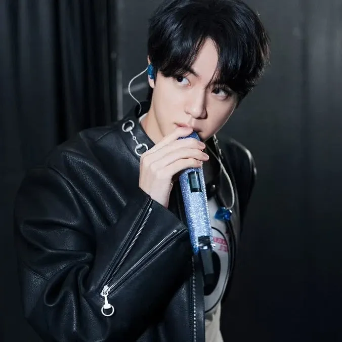 진 (방탄소년단) 최근 활동샷